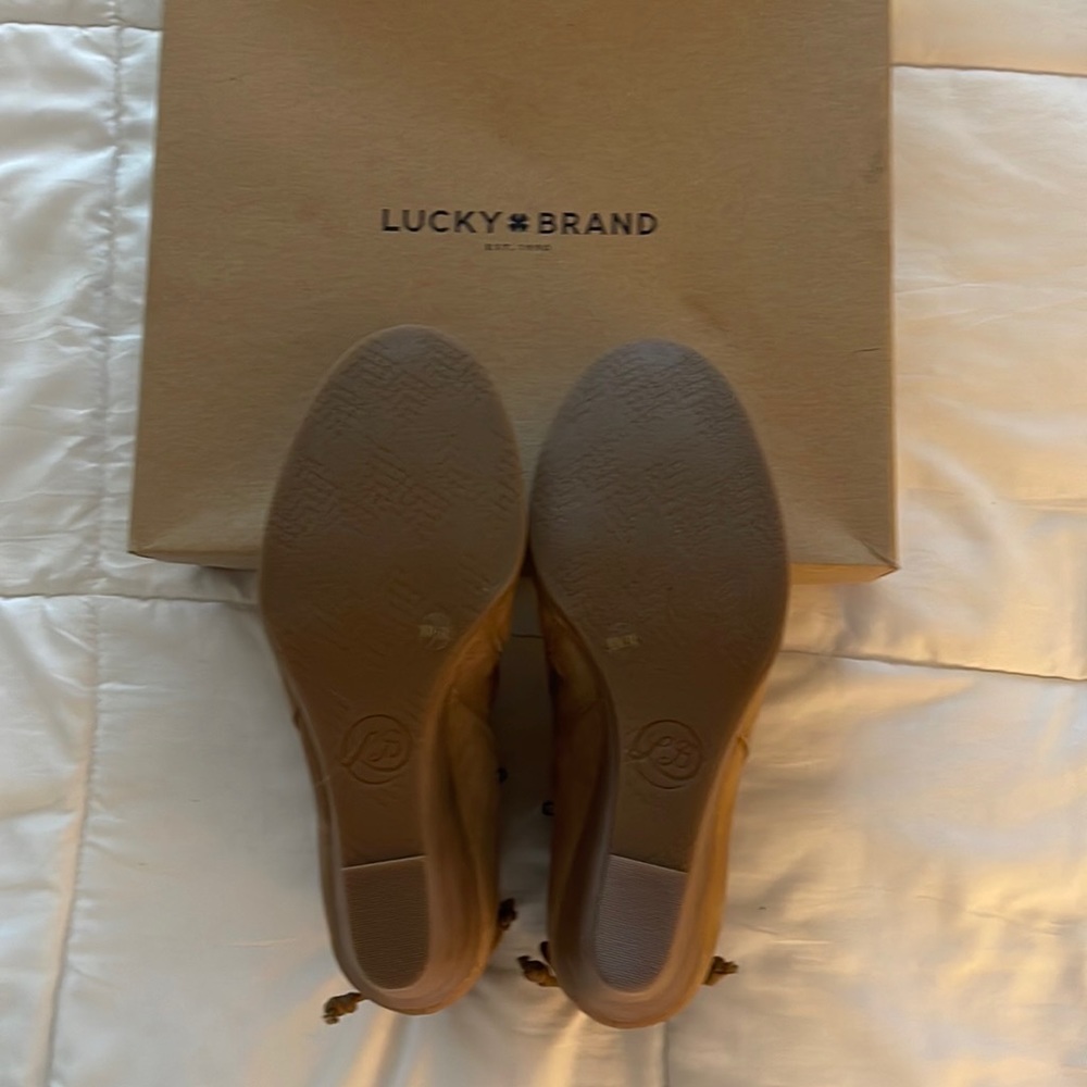 LUCKY BRAND Tan Wedge Ankle Booties 8 M NWOT - Picture 5 of 7